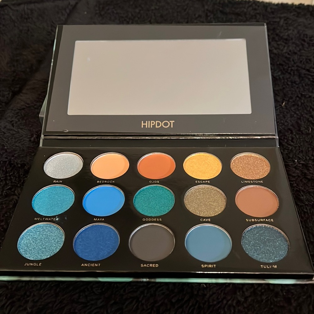 Hipdot Eye Shadow palette 
Multi color palette 
Never used